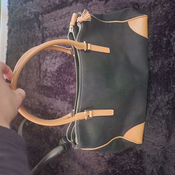 Jones New York Black and Tan Tote with Structured Design - Picture 2 of 12